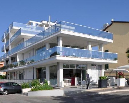 Residenza Le Terrazze Villa Alba Adriatica Exterior foto